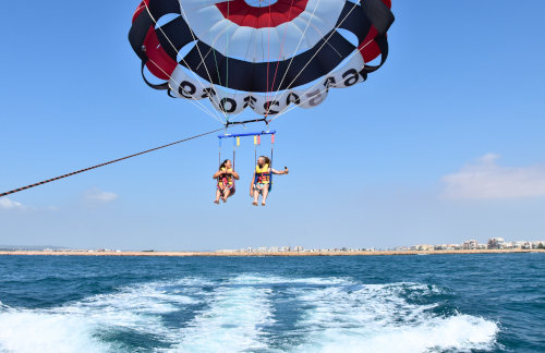 Prueba el parasailing una experiencia divertida